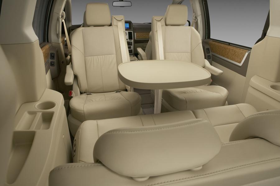  Chrysler Town & Country 2008 года  (фото 16 из 69)